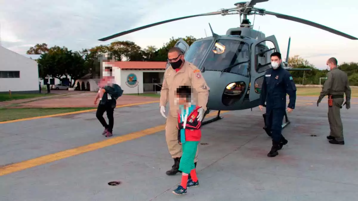 Você está visualizando atualmente Criança indígena é resgatada  por helicóptero da Marinha com suspeita de fratura