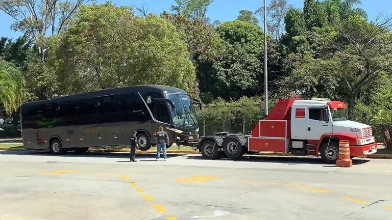 Ônibus que realizava transporte clandestino de passageiros até Corumbá é apreendido pela ANTT