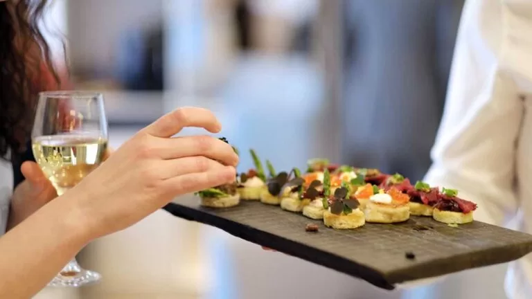 Contrato da prefeitura de Corumbá prevê gasto de R$ 660 mil reais com serviço de Buffet | Opinião