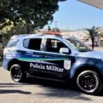 Após incomodar vizinhança e desacatar policiais, dois são presos no Popular Nova