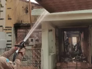 Leia mais sobre o artigo Vídeo |Incêndio atinge duas casas na região central de Corumbá