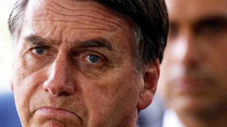 Ministro determina depoimento presencial de Bolsonaro sobre suposta interferência na PF