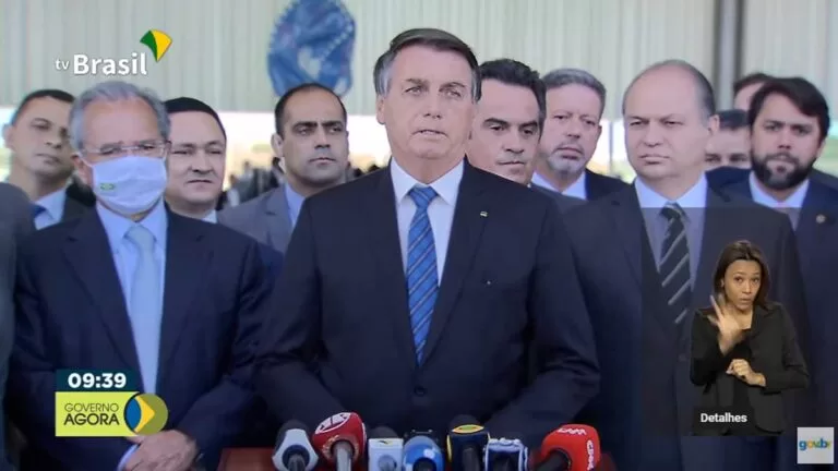 Governo confirma valor de R$ 300 reais em auxílio até final de 2020