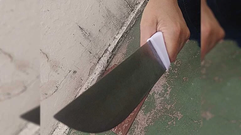 Homem chega em casa drogado e esfaqueia mãe e irmã