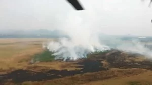 Leia mais sobre o artigo Com uso de aeronaves, bombeiros controlam incêndio na fronteira com a Bolívia