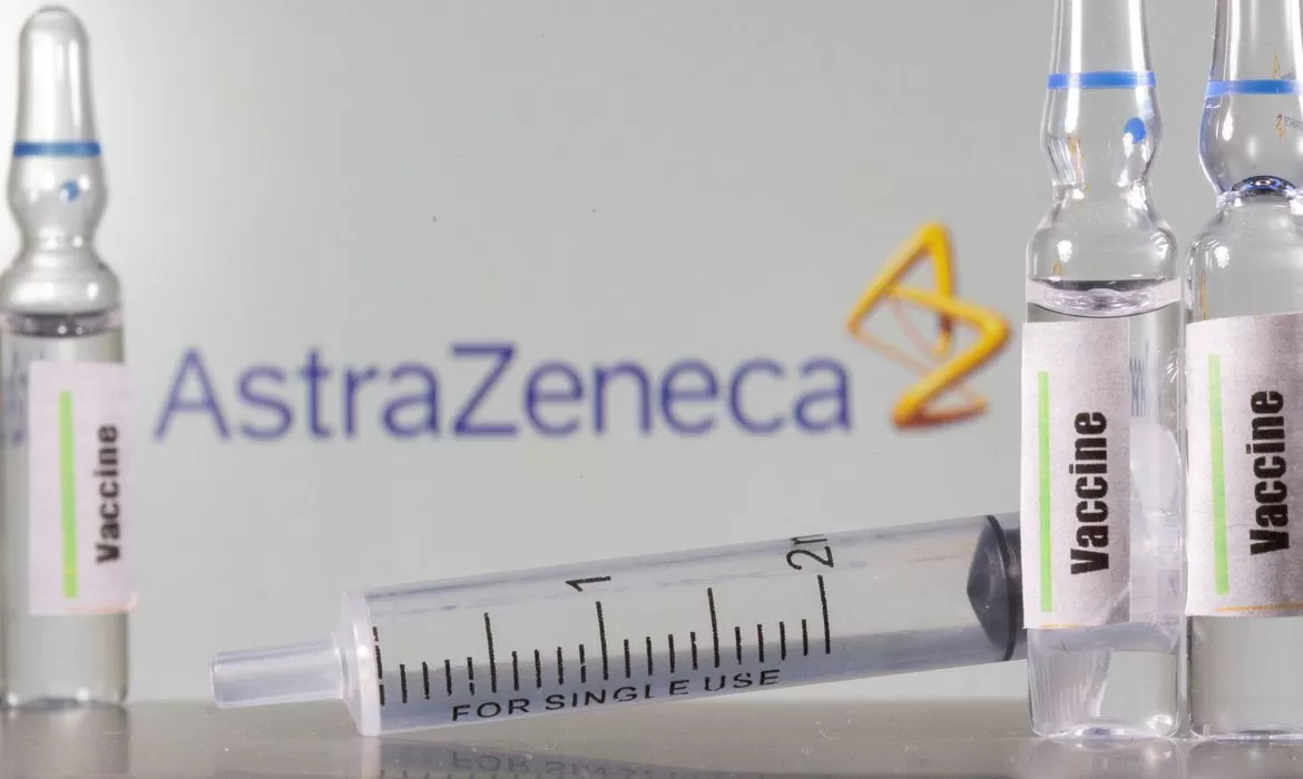 Você está visualizando atualmente Vacina da AstraZeneca pode ser 90% eficaz contra covid, mostra teste