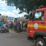 Acidente entre carro e moto deixa mulher ferida no Popular Nova