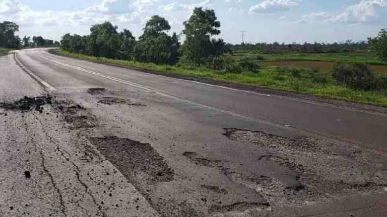 Cenário de dois acidentes com mortes em um dia, BR-262 tem buracos e sinalização precária