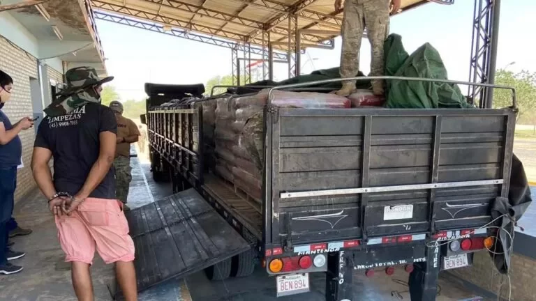 Caminhão com cimento vindo da Bolívia transportava 114 quilos de cocaína