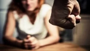 Leia mais sobre o artigo Mulher denuncia policial penal por ameaçar “picar” a filha após fim de relacionamento
