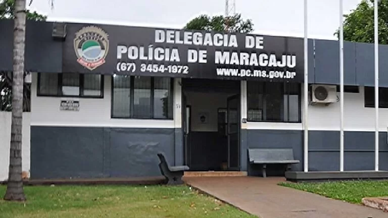 Denunciada após gravar vídeo maltratando bebê, mulher diz que era chamar a atenção do pai