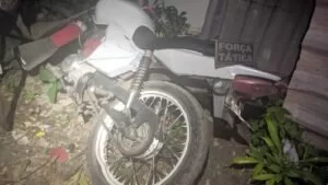Leia mais sobre o artigo Força Tática recupera motocicleta roubada no bairro Cravo Vermelho