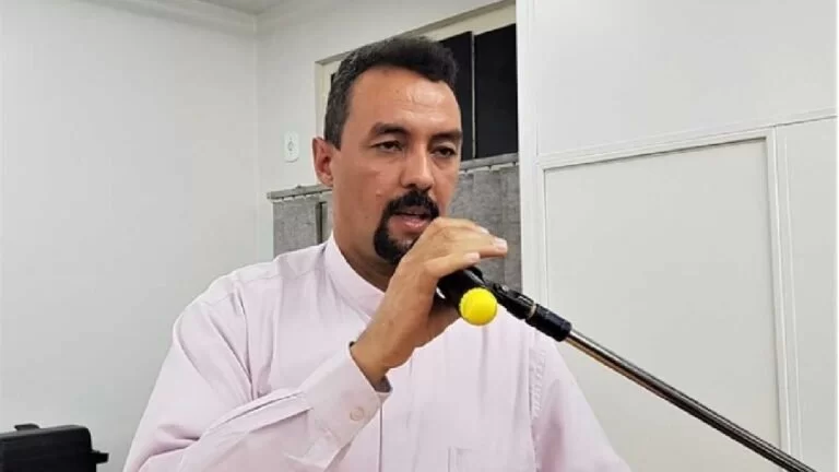 Câmara homenageia trabalho social desenvolvido pelo Padre Marco Antônio em Corumbá