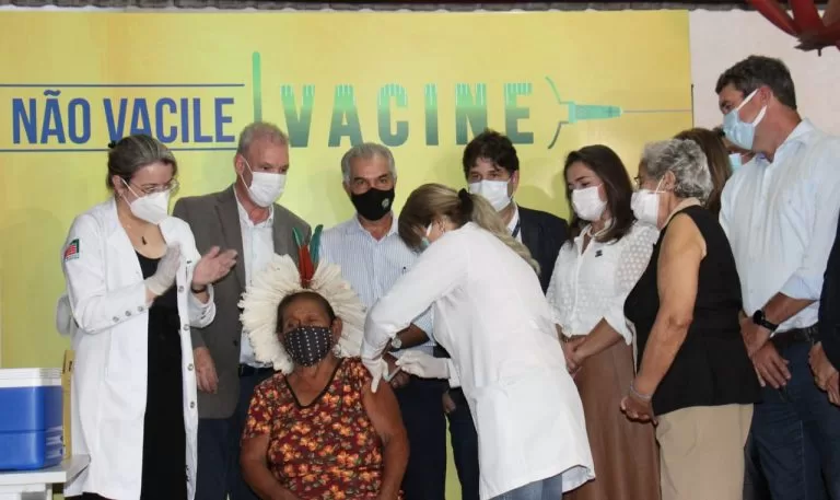 Você está visualizando atualmente Momento histórico: Governo do Estado realiza primeira vacinação contra a Covid-19