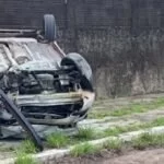 Carro capota e quatro pessoas ficam feridas na região central de Corumbá