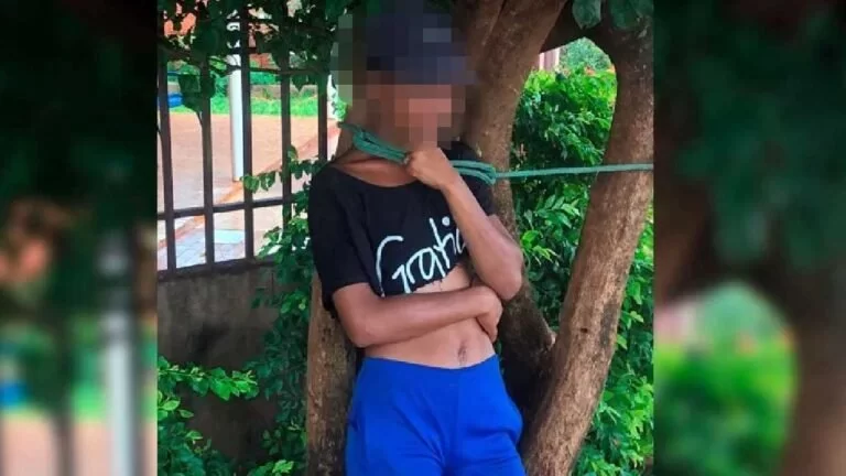 Acusada de tentar furtar residências é detida por populares e amarrada pelo pescoço em MS