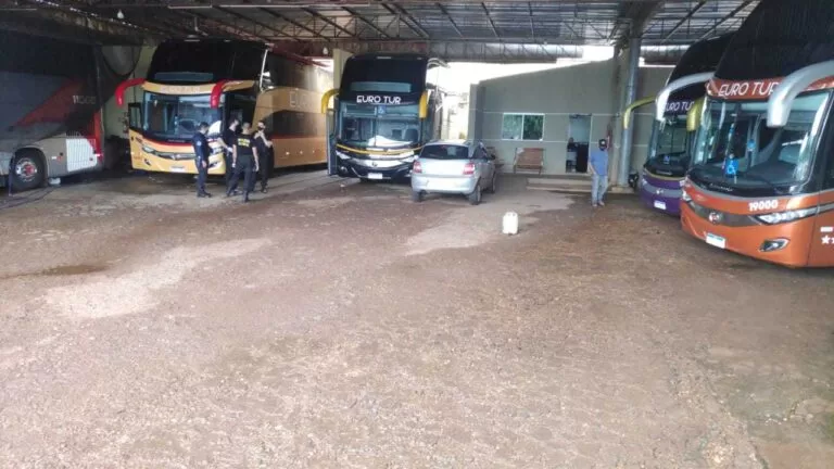 Empresa de turismo religioso que transportava drogas junto com fiéis é fechada pela PF