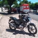 Após colisão, motorista foge sem prestar socorro e deixa motociclista ferido no centro