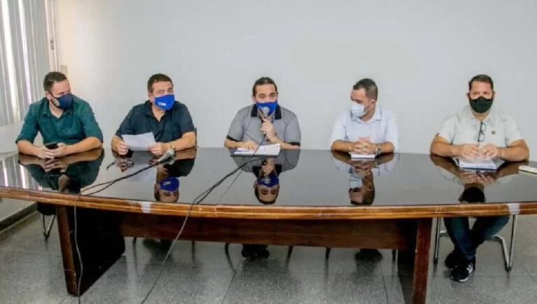 Prefeito confirma cancelamento do carnaval e cita planos para 2022