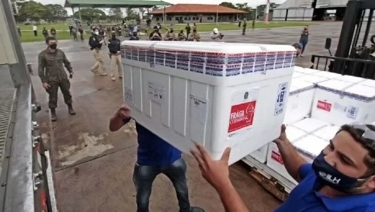 chegada vacina contra covid-19