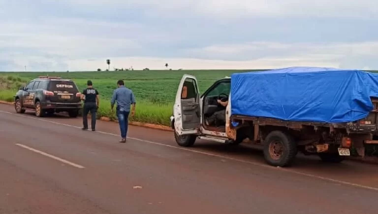 Em abordagem a caminhonete, Defron apreende mais de 3 toneladas de maconha