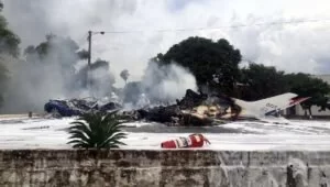 Leia mais sobre o artigo Sete pessoas morrem em queda de aeronave da Força Aérea paraguaia