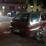 Duas pessoas ficam feridas em colisão entre carros