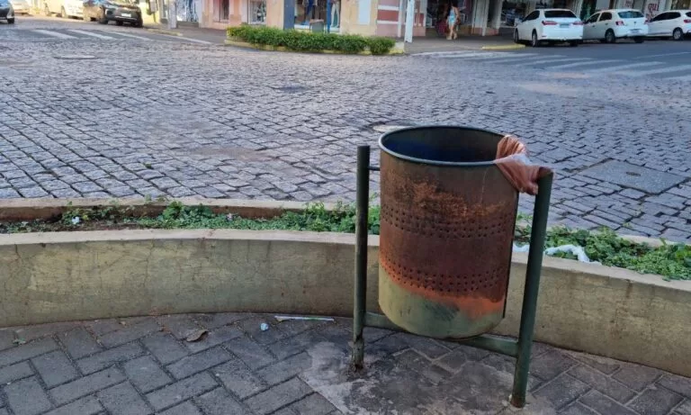 Vereador solicita instalação de lixeiras na região central de Corumbá