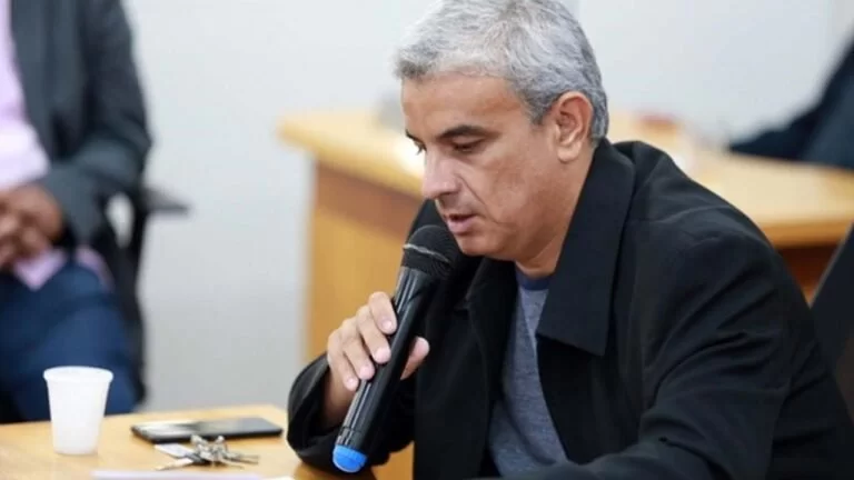 Vereador Luciano Costa pede recuperação de ruas no Bairro Maria Leite