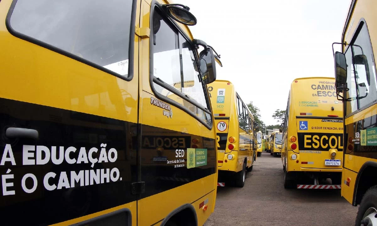 Leia mais sobre o artigo MEC e Governo do Estado entregam 4 ônibus escolares para Corumbá