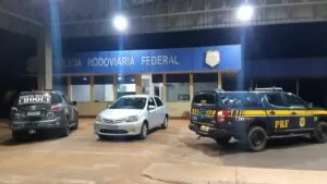 Leia mais sobre o artigo PRF prende três suspeitos de esfaquear e roubar carro de vítima em Campo Grande