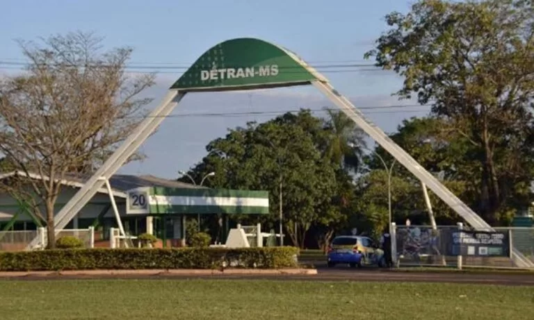 Servidora do Detran vira ré por cobrar até R$ 2,3 mil para ‘sumir’ com multas do sistema