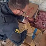 Motorista e ajudante são presos pela PRF com entorpecentes em meio a carga de carne