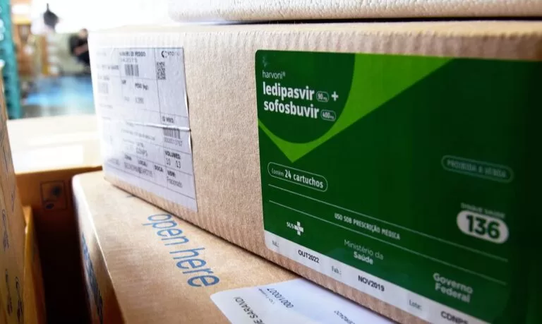 Kits intubação começam a ser distribuídos nesta sexta aos estados