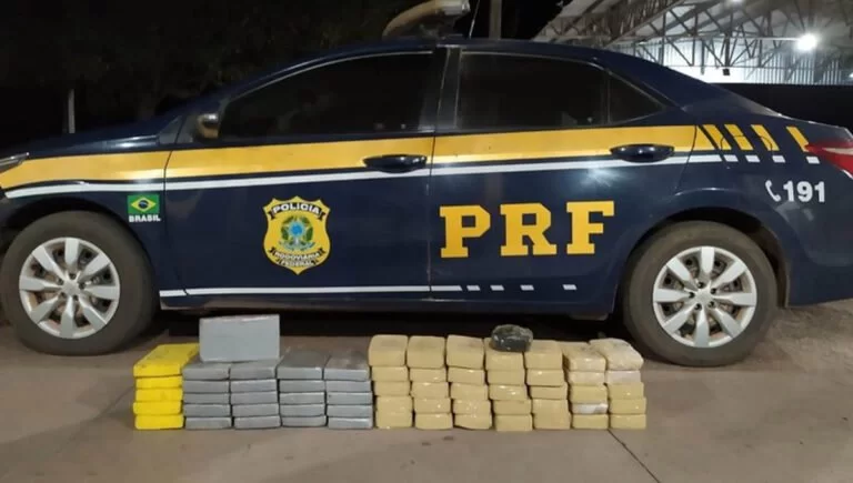 Flagrados transportando entorpecentes, mãe e filho são detidos pela PRF na BR-262