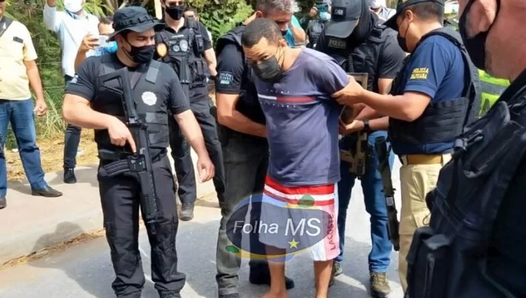 Chefe de facção criminosa preso na Bolívia é entregue à polícia em Corumbá