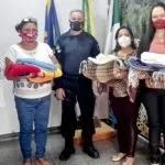 Agasalhos arrecadados em campanha da PM são doados a famílias da área rural de Corumbá