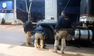 Leia mais sobre o artigo Criminosos são presos após manter família refém durante roubo de carreta em Campo Grande