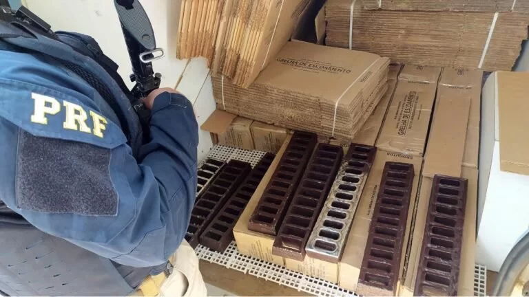 PRF apreende carregamento de Prata avaliado em R$ 2 milhões de reais na BR-262