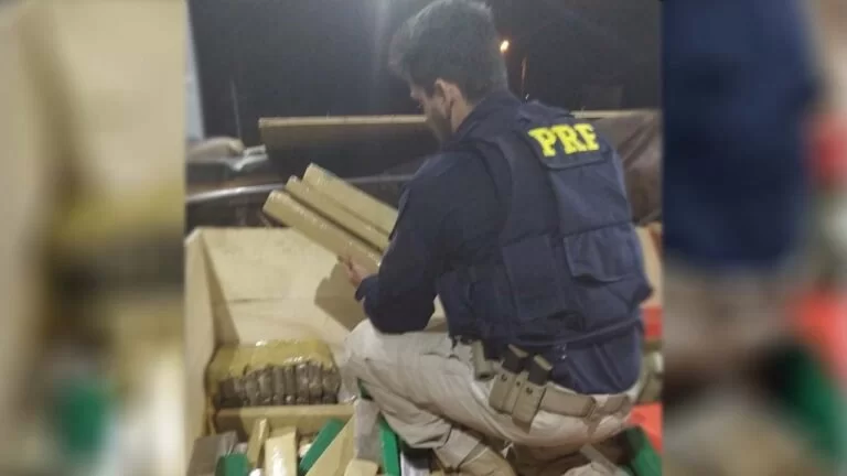 PRF apreende mais de 1,5 tonelada de maconha em reboque de caminhão na fronteira
