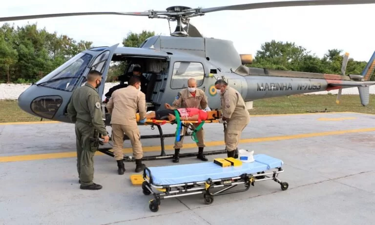 Marinha resgata peão que caiu de cavalo no Pantanal