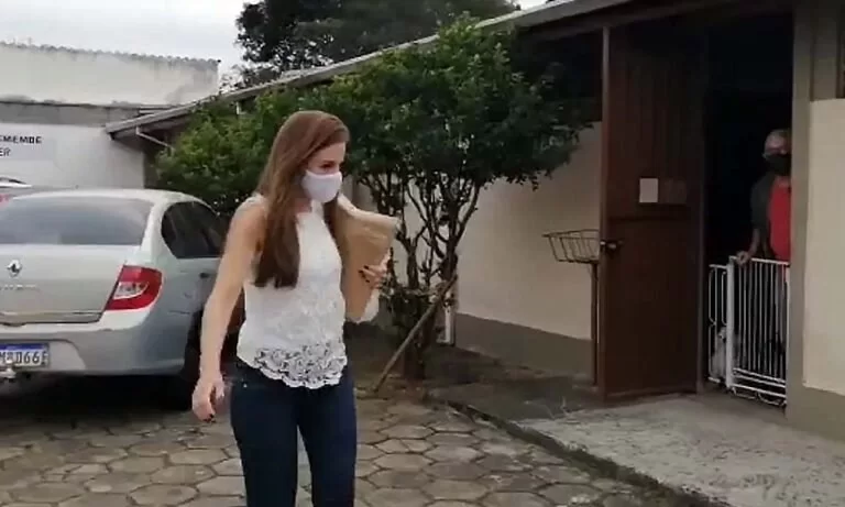 Suzane Richthofen é beneficiada com “saidinha” temporária e deixa presídio de Tremembé