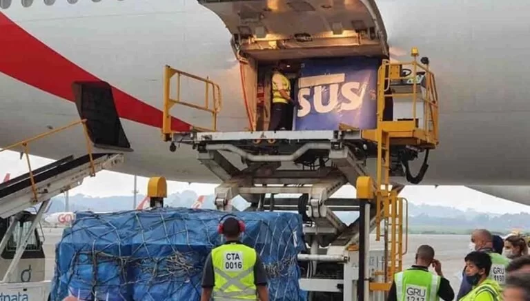 Governo Federal reduz em 85% verba para compra de vacinas contra Covid em 2022