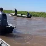 Vídeo mostra desespero de filho após pai morrer atropelado por lancha no rio Miranda