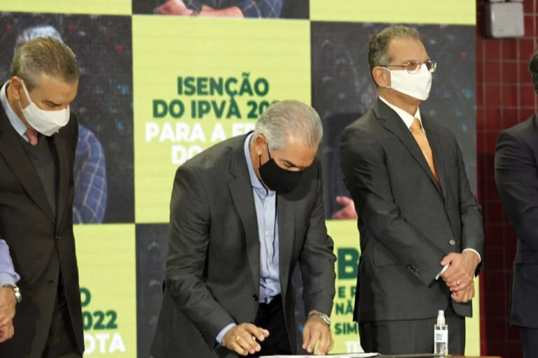 Governo antecipa metade do 13º salário dos servidores