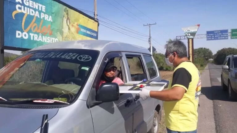 Agetrat orienta brasileiros e bolivianos sobre tráfego correto em rotatórias