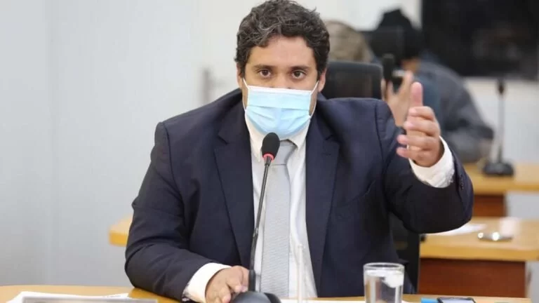 Vereador pede estudos para retorno das aulas presenciais após vacinação em massa