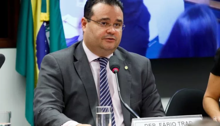 Você está visualizando atualmente “Ministério da Saúde é a Petrobras de Bolsonaro”, diz vice-líder do PSD
