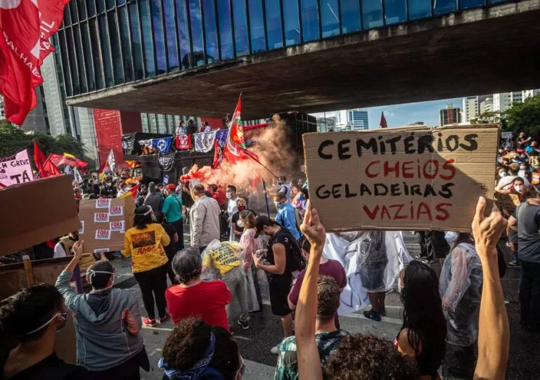 Manifestantes voltam às ruas em atos com foco no impeachment de Bolsonaro