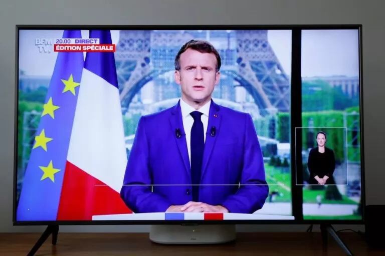 França exige imunização para quem quiser ir a bares, e 1 milhão corre para se vacinar